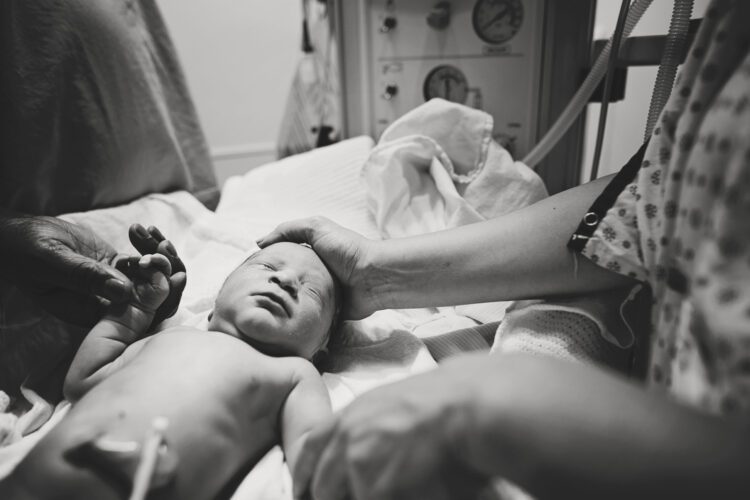 Surrogate birth photography in Calgary, Alberta